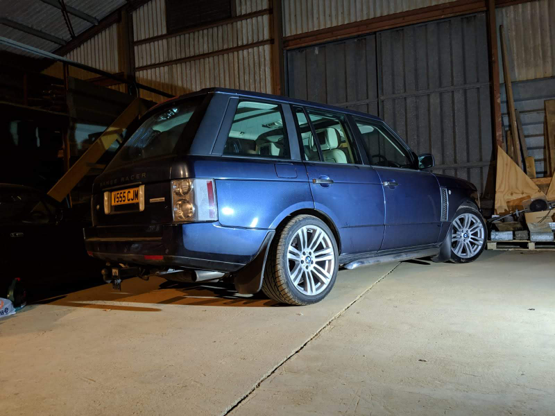 Illustration for article titled Drunkenly Playing Gran Turismo Inspired This Real-Life Range Rover Race Car